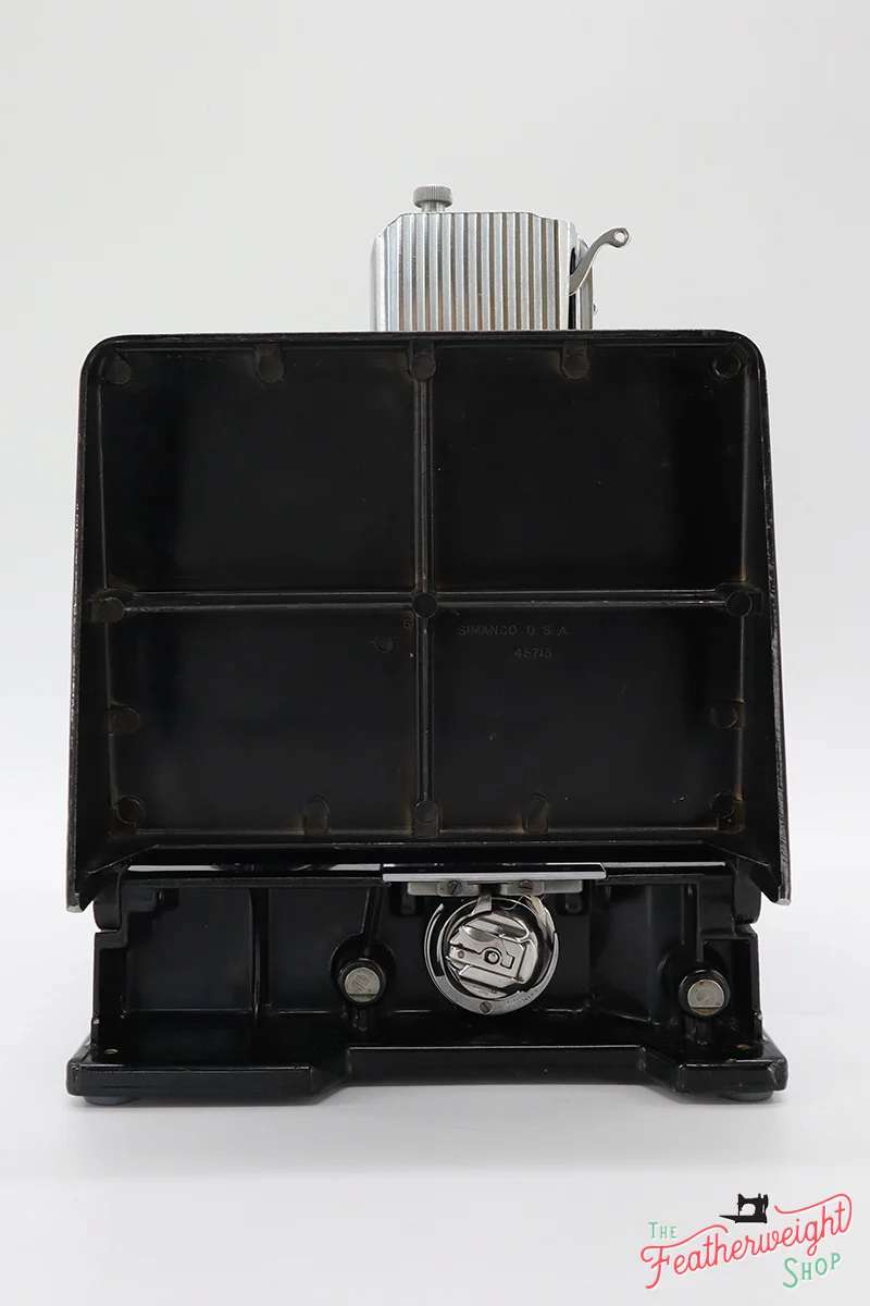 Singer Featherweight 221 Sewing Machine, AM177*** - Image 4