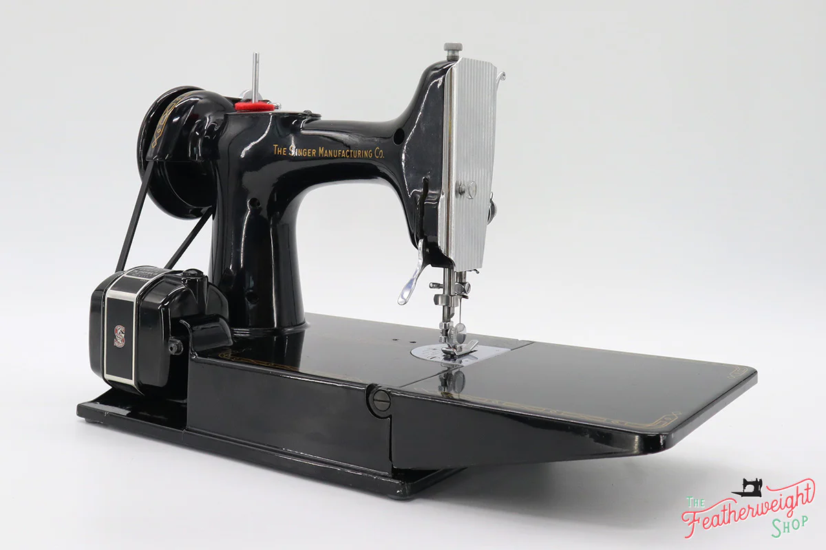 Singer Featherweight 221 Sewing Machine, AM177*** - Image 5