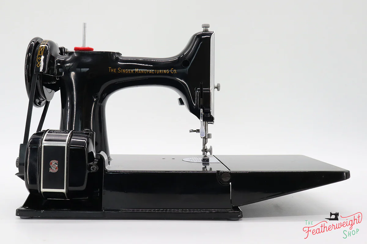 Singer Featherweight 221 Sewing Machine, AM177*** - Image 6