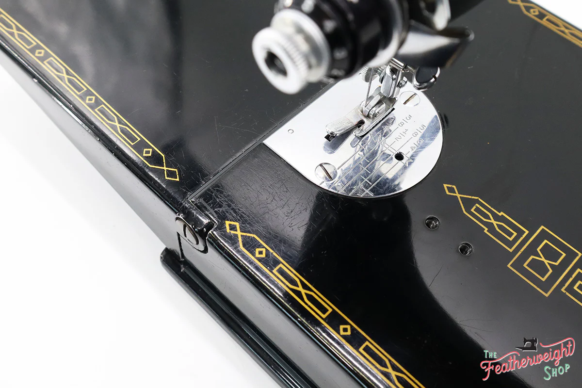 Singer Featherweight 221 Sewing Machine, AM177*** - Image 8