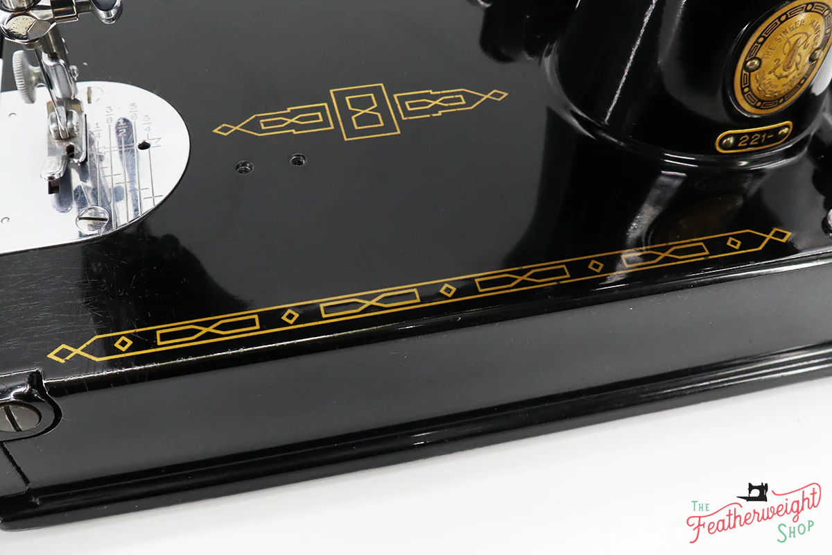 Singer Featherweight 221 Sewing Machine, AM177*** - Image 9