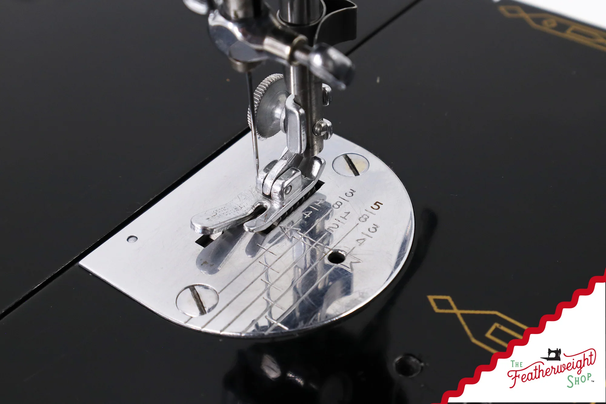 Singer Featherweight 221 Sewing Machine, AM182*** - 1955 - Image 15