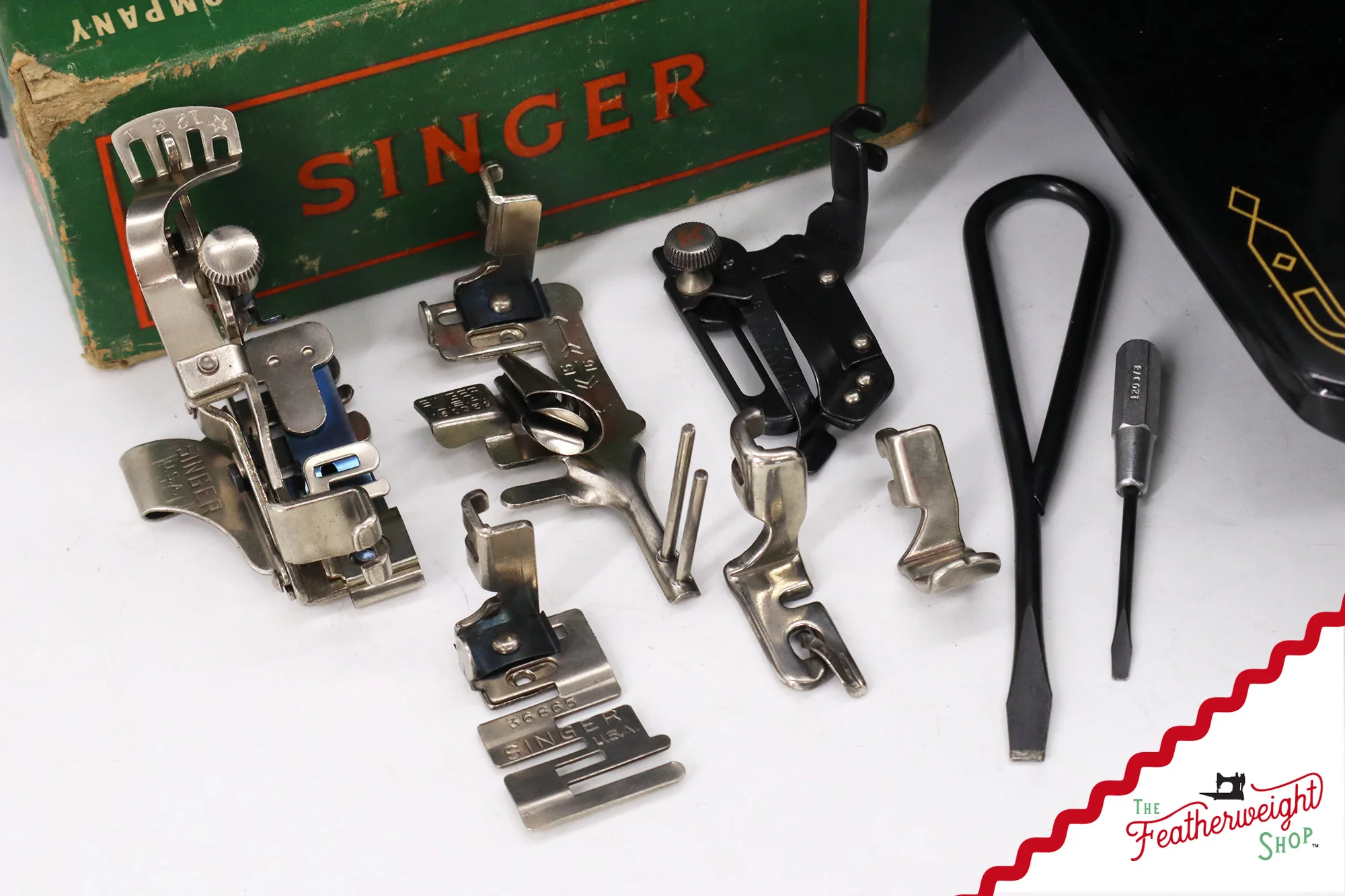 Singer Featherweight 221 Sewing Machine, AM182*** - 1955 - Image 18