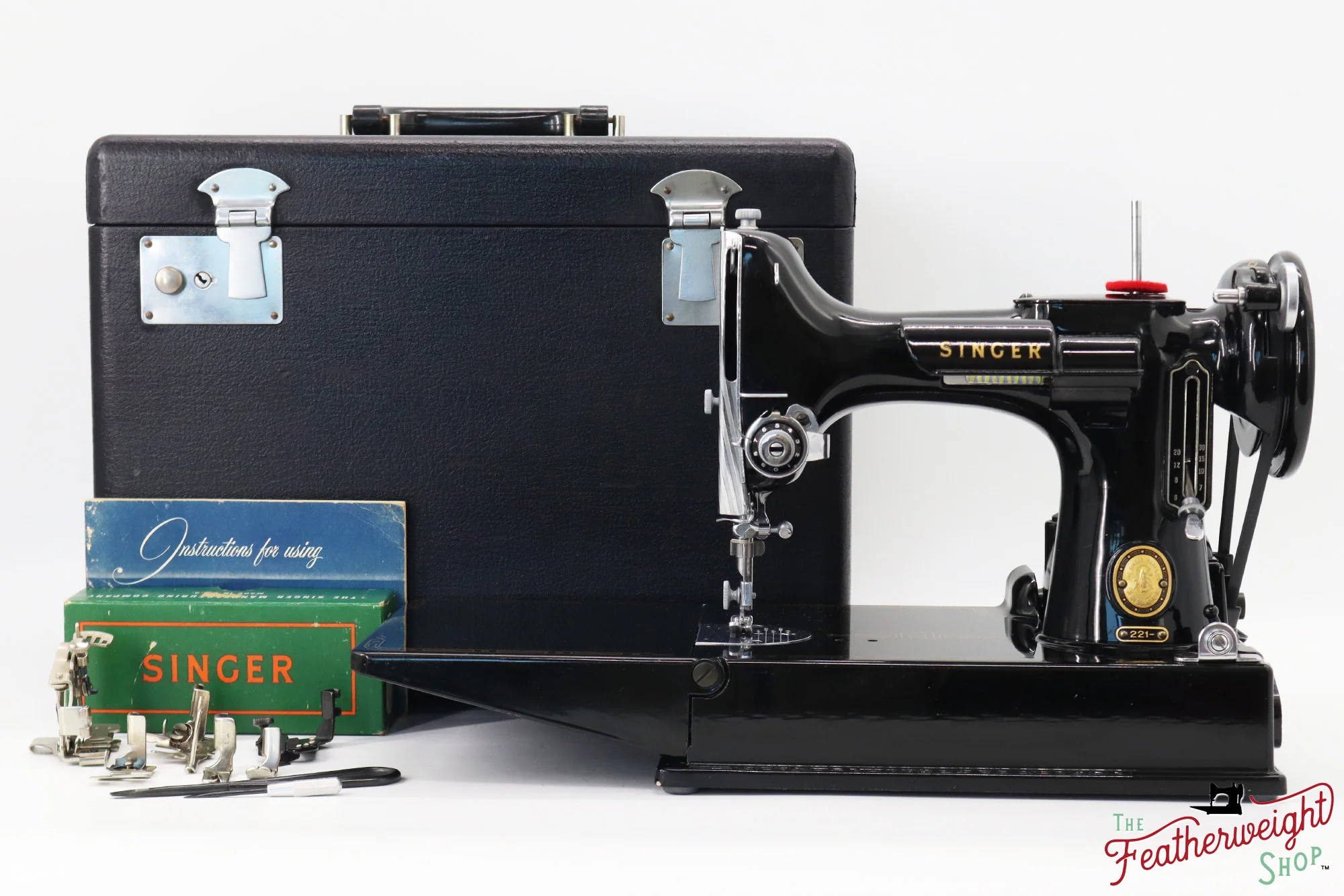 Singer Featherweight 221 Sewing Machine, AM185*** - 1955 - Image 2