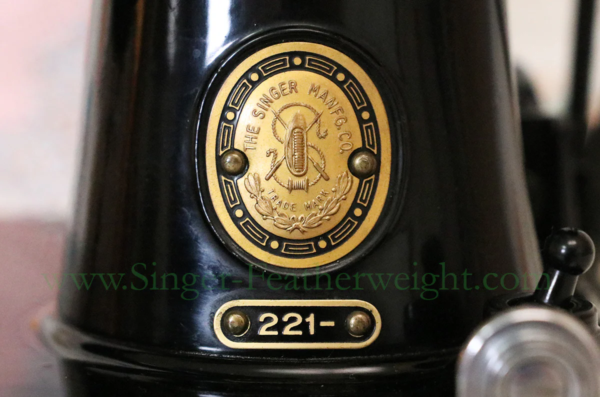 Singer Featherweight 221 Sewing Machine, AM186*** - Image 18