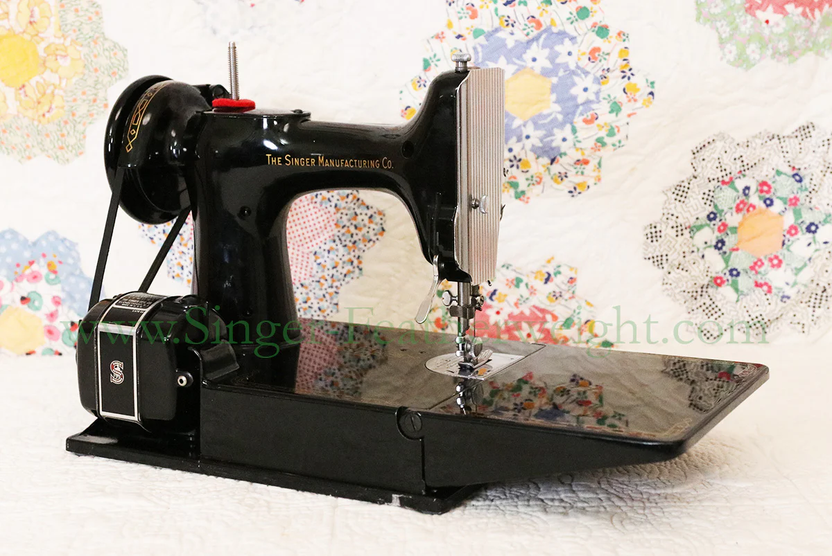 Singer Featherweight 221 Sewing Machine, AM186*** - Image 6