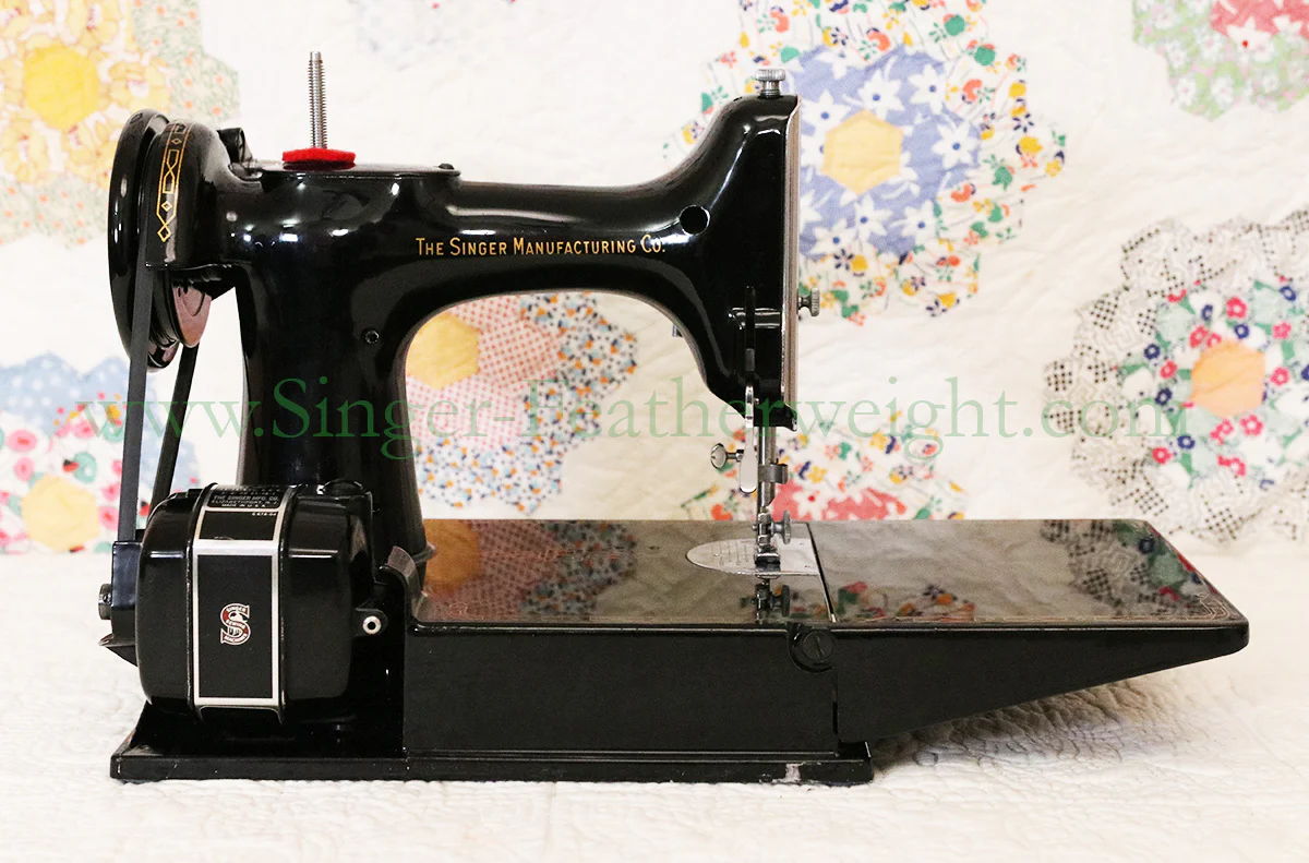 Singer Featherweight 221 Sewing Machine, AM186*** - Image 7