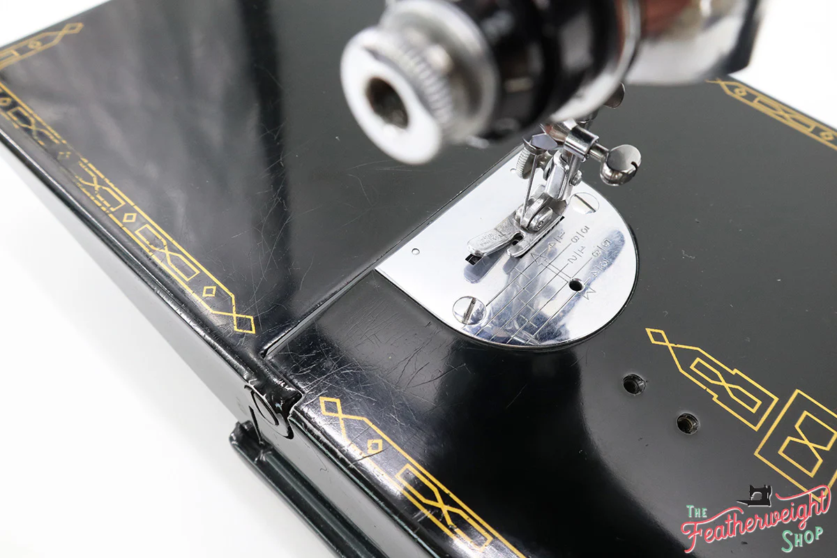 Singer Featherweight 221 Sewing Machine, AM1865** - Image 10