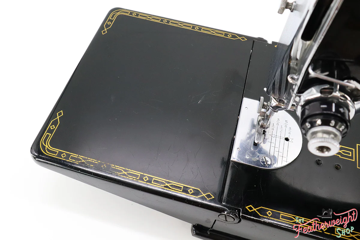Singer Featherweight 221 Sewing Machine, AM1865** - Image 11
