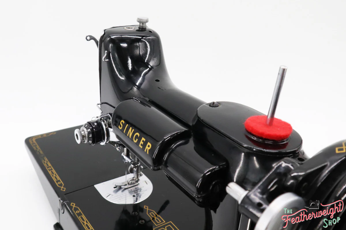 Singer Featherweight 221 Sewing Machine, AM1865** - Image 15