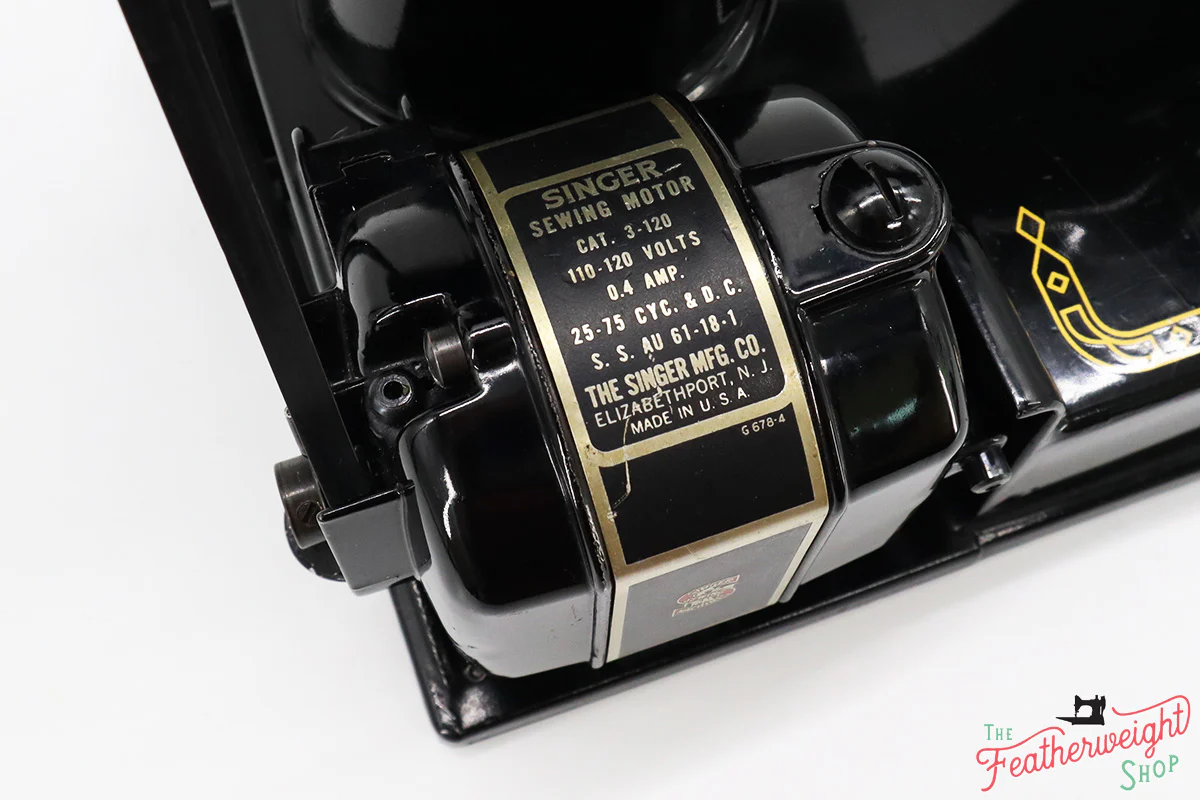 Singer Featherweight 221 Sewing Machine, AM1865** - Image 18