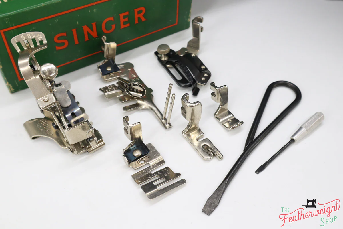 Singer Featherweight 221 Sewing Machine, AM1865** - Image 19