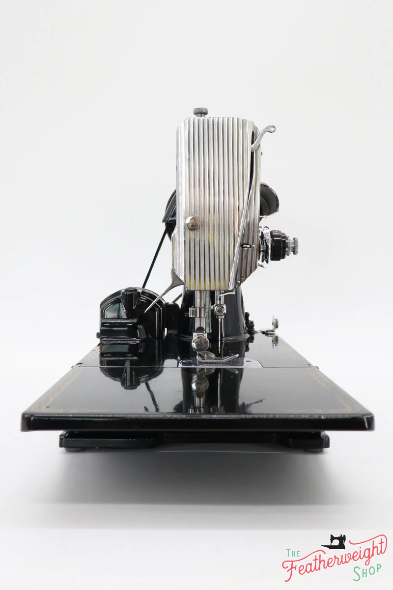 Singer Featherweight 221 Sewing Machine, AM1865** - Image 4