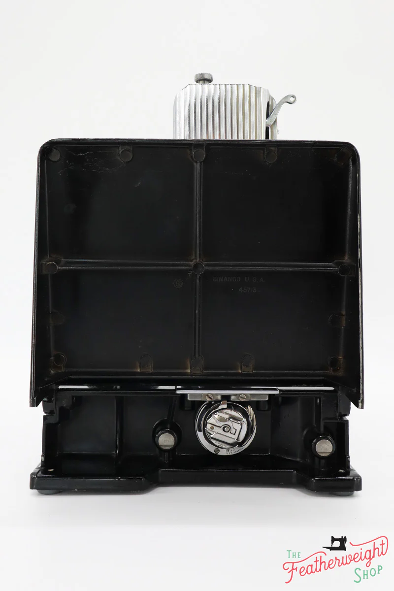Singer Featherweight 221 Sewing Machine, AM1865** - Image 5