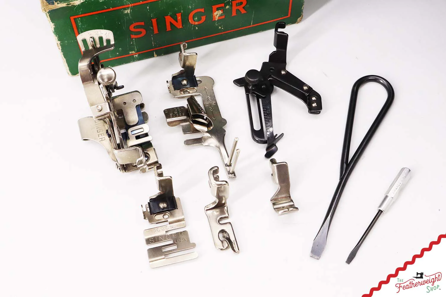 Singer Featherweight 221 Sewing Machine, AM369*** - 1956 - Image 17