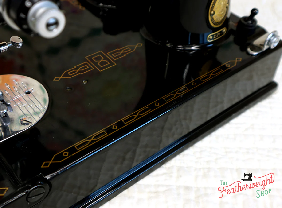 Singer Featherweight 221 Sewing Machine, AM372*** - Image 10