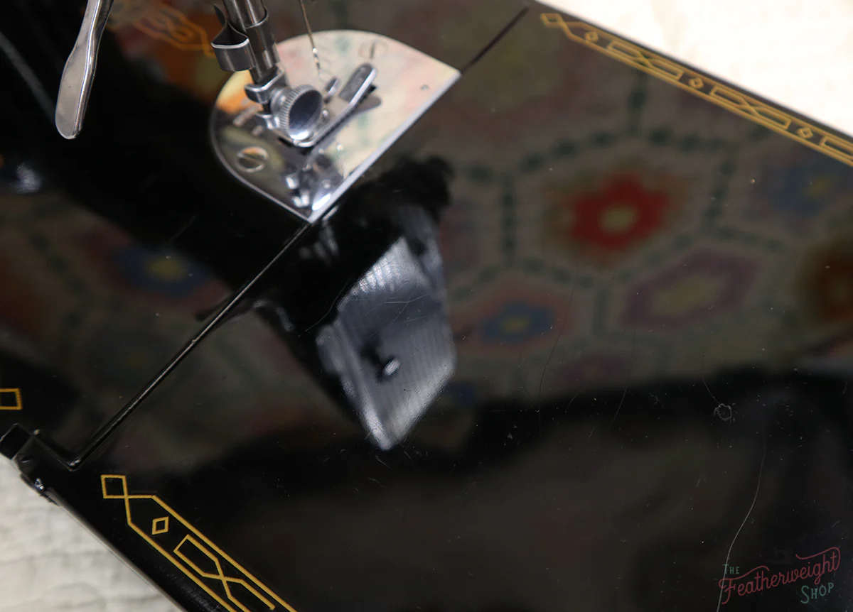Singer Featherweight 221 Sewing Machine, AM372*** - Image 12