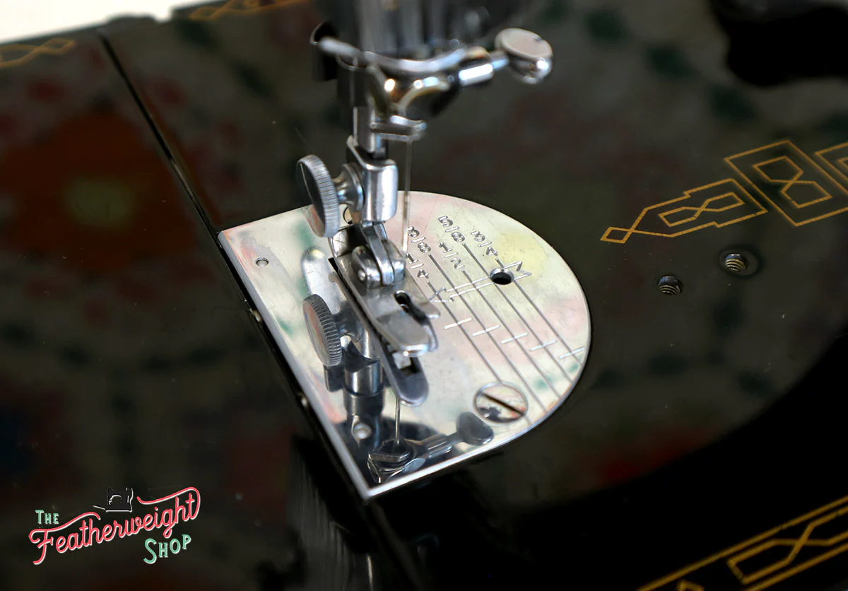 Singer Featherweight 221 Sewing Machine, AM372*** - Image 15