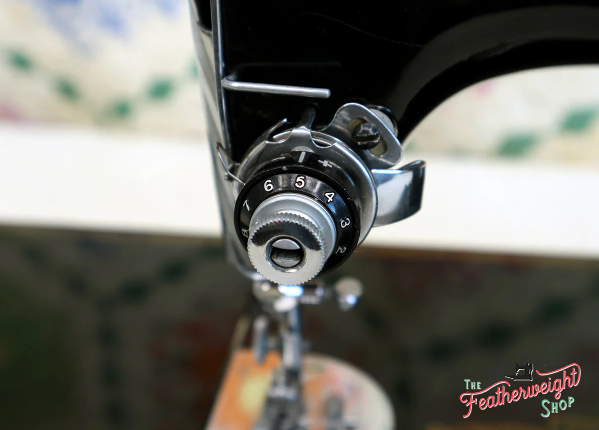 Singer Featherweight 221 Sewing Machine, AM372*** - Image 16