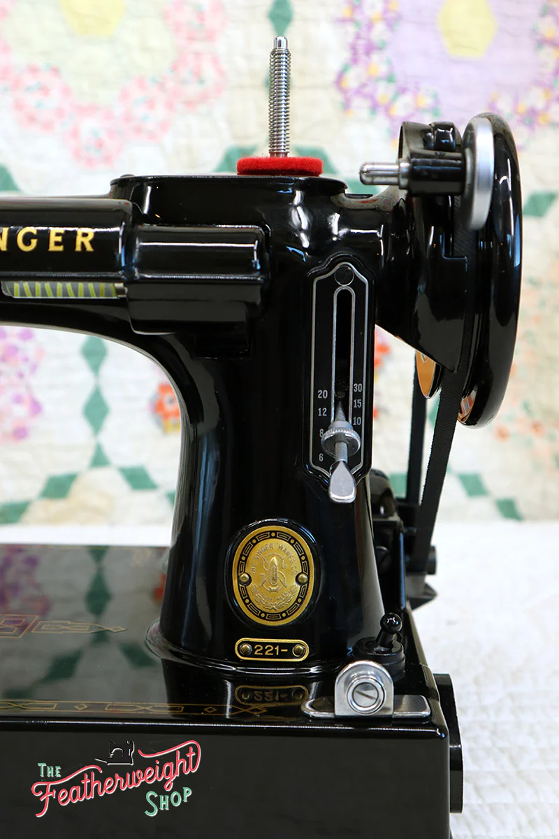 Singer Featherweight 221 Sewing Machine, AM372*** - Image 18