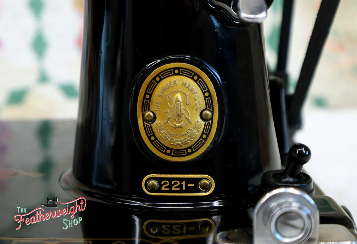 Singer Featherweight 221 Sewing Machine, AM372*** - Image 19