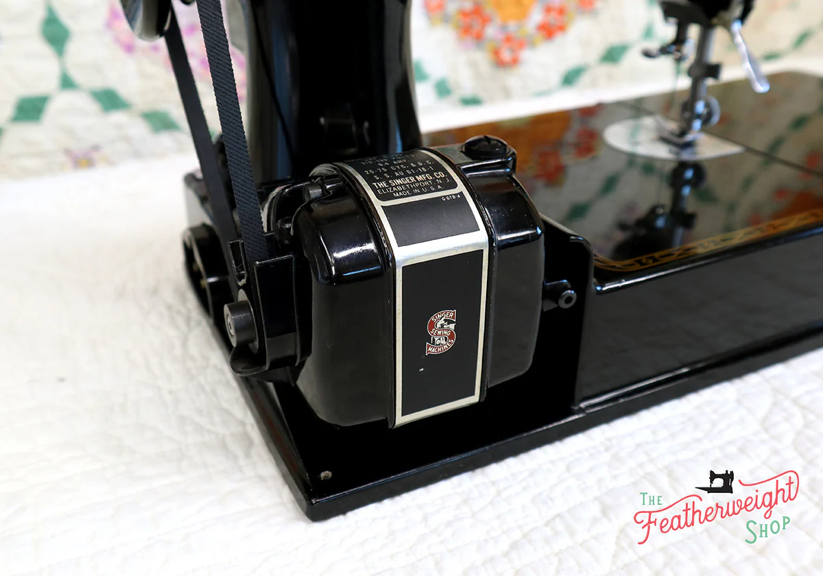 Singer Featherweight 221 Sewing Machine, AM372*** - Image 22
