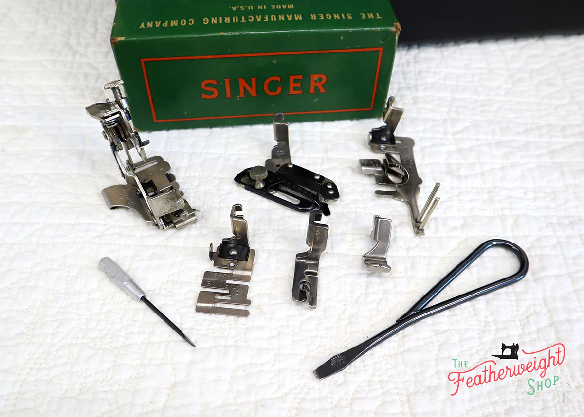 Singer Featherweight 221 Sewing Machine, AM372*** - Image 23