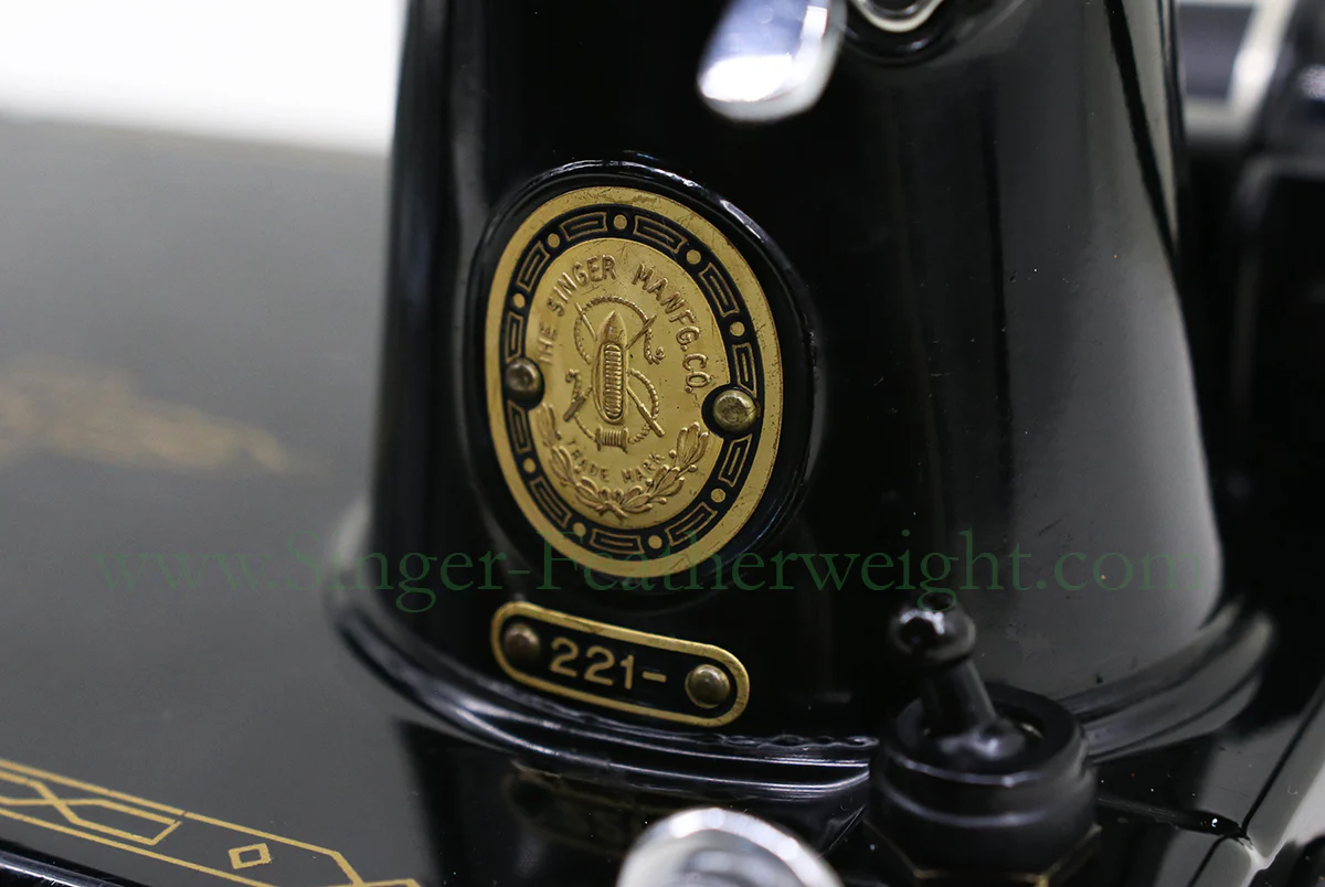 Singer Featherweight 221 Sewing Machine, AM383*** - Image 19