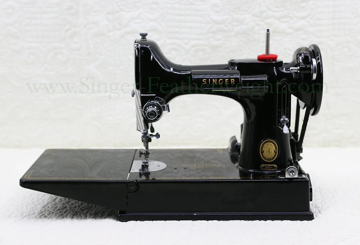 Singer Featherweight 221 Sewing Machine, AM383*** - Image 2