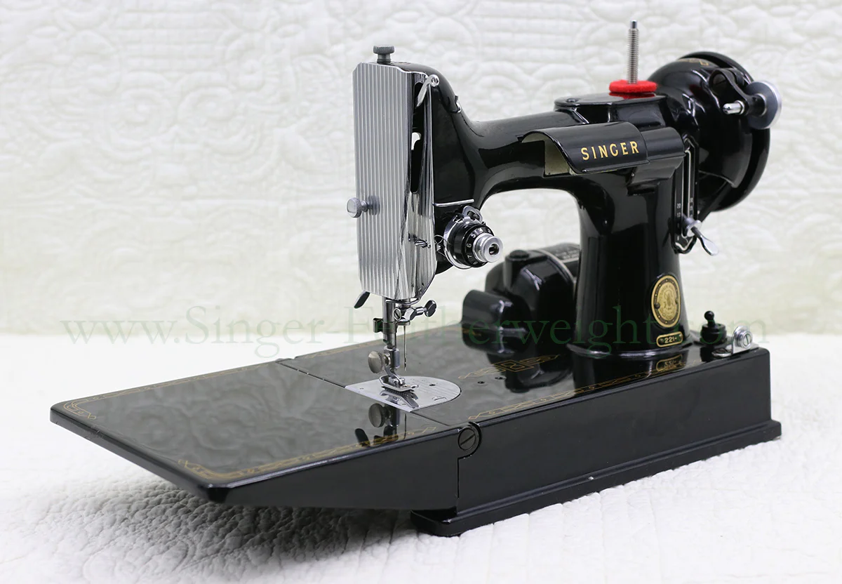 Singer Featherweight 221 Sewing Machine, AM383*** - Image 3