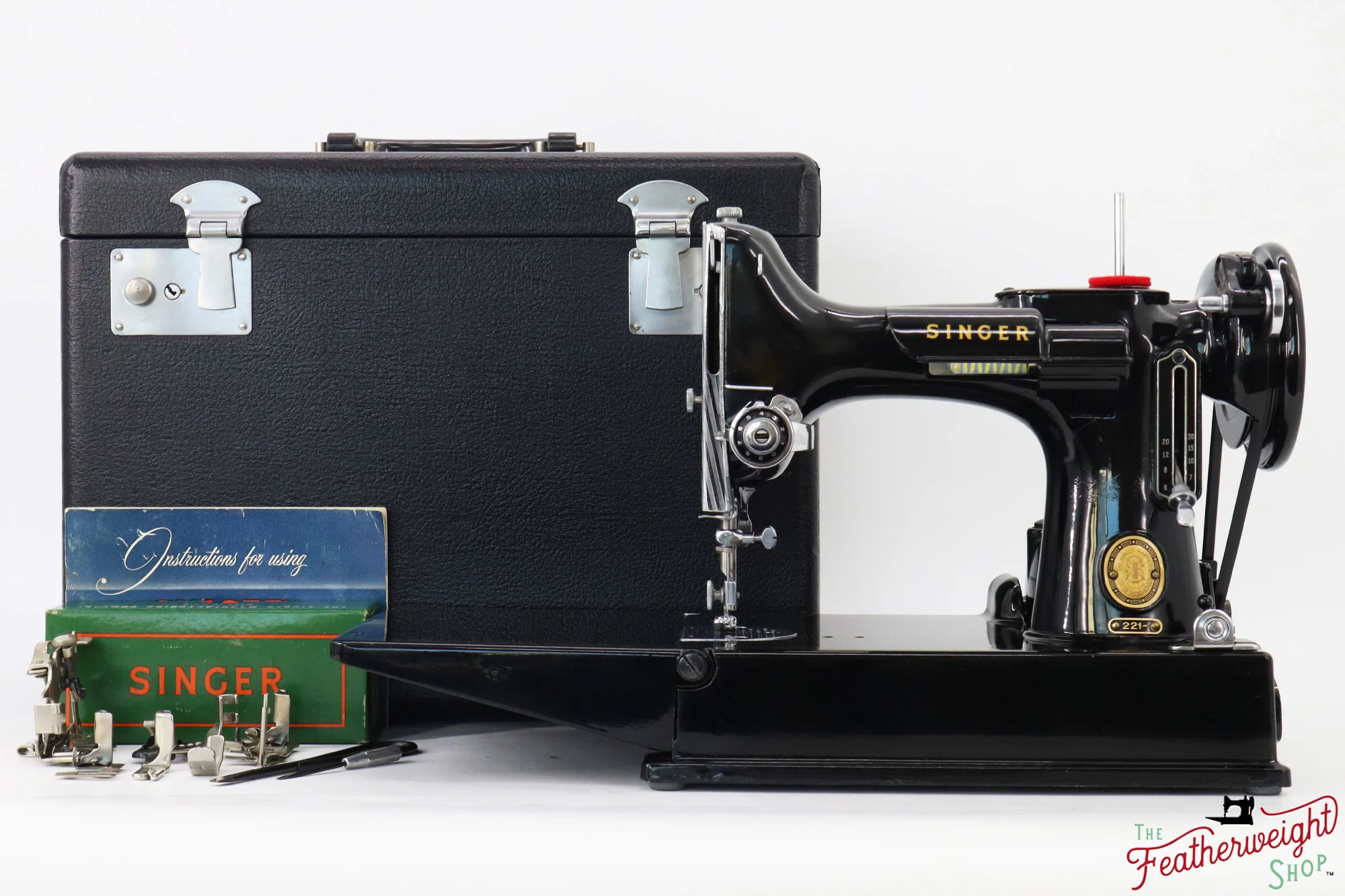 Singer Featherweight 221 Sewing Machine, AM391*** - 1956 - Image 2