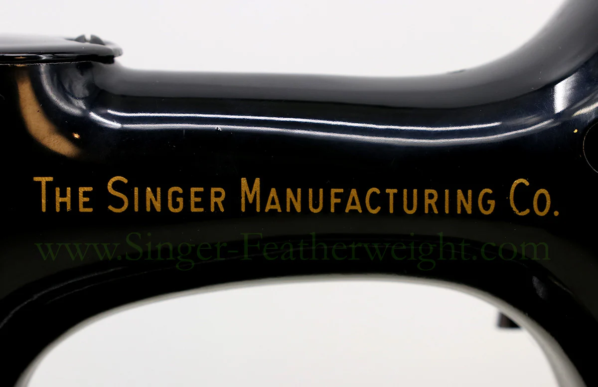 Singer Featherweight 221 Sewing Machine, AM404*** - Image 13