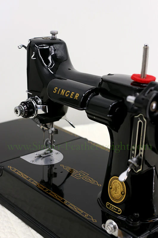 Singer Featherweight 221 Sewing Machine, AM404*** - Image 17