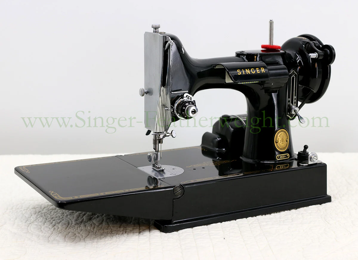Singer Featherweight 221 Sewing Machine, AM404*** - Image 3