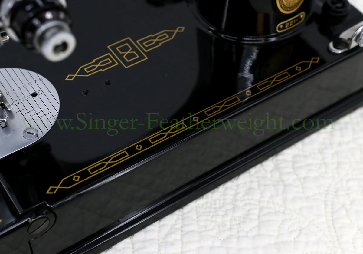Singer Featherweight 221 Sewing Machine, AM404*** - Image 9