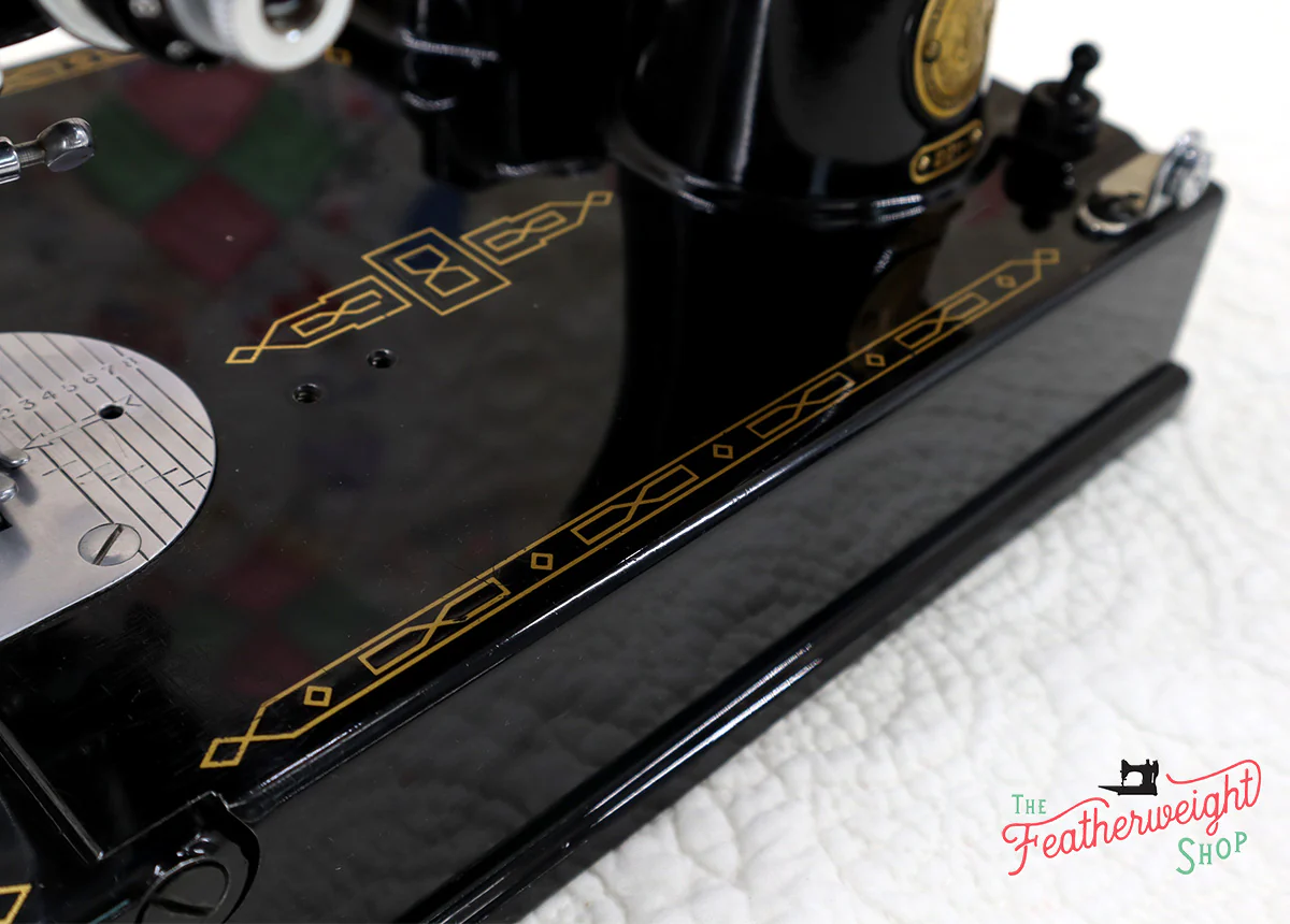 Singer Featherweight 221 Sewing Machine, AM656*** - Image 11