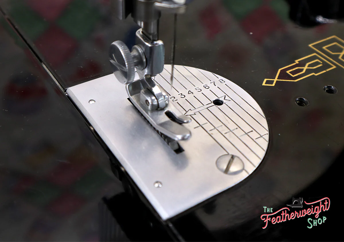 Singer Featherweight 221 Sewing Machine, AM656*** - Image 16