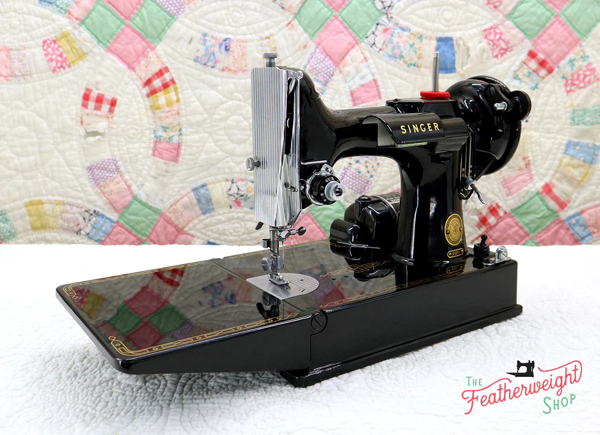 Singer Featherweight 221 Sewing Machine, AM656*** - Image 2
