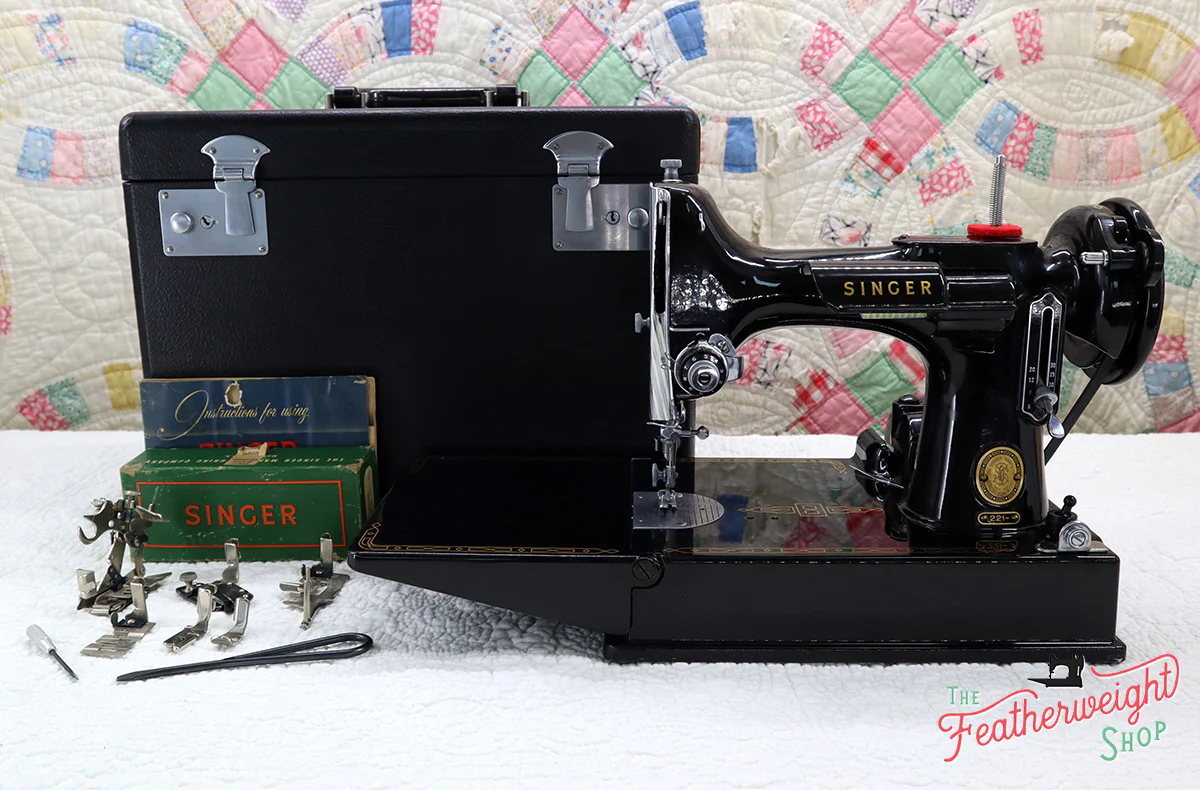 Singer Featherweight 221 Sewing Machine, AM656*** - Image 3