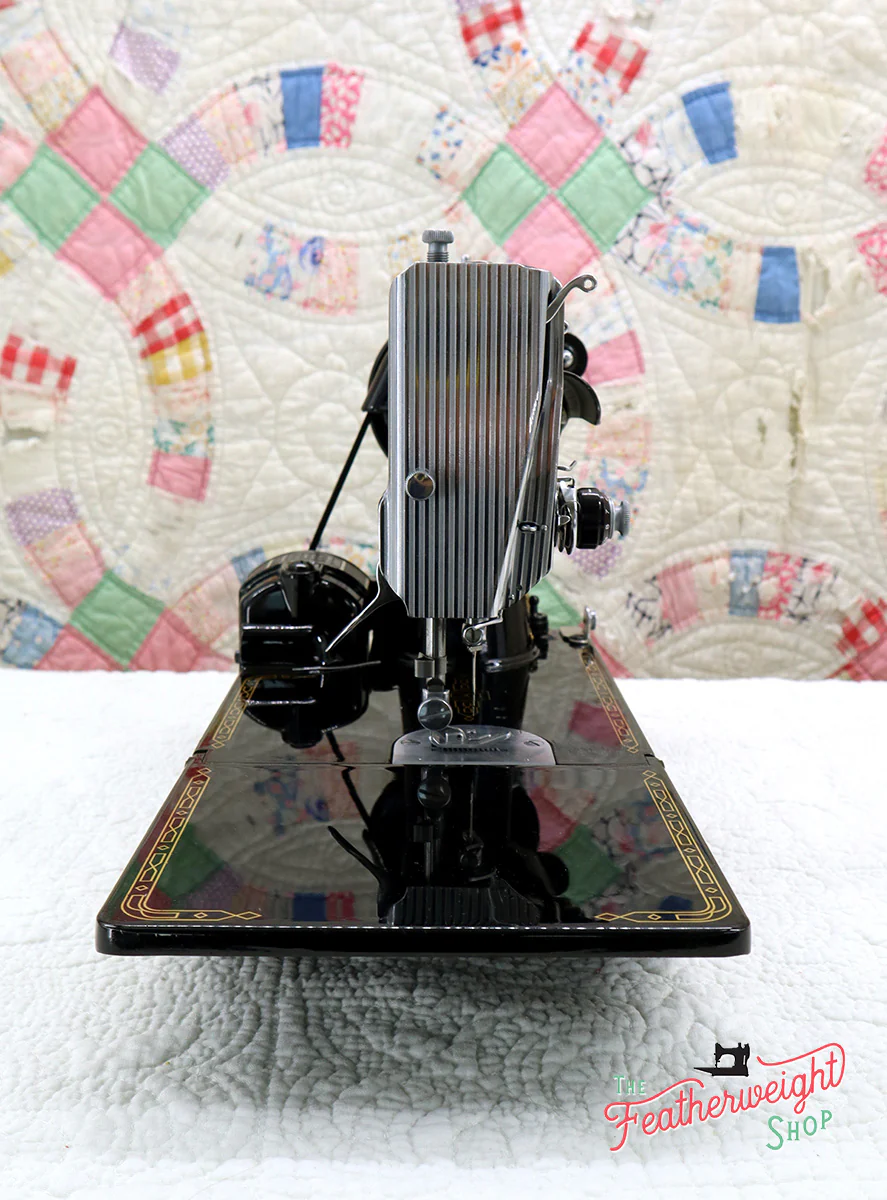 Singer Featherweight 221 Sewing Machine, AM656*** - Image 4