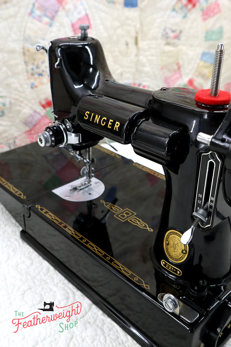 Singer Featherweight 221 Sewing Machine, AM656*** - Image 9