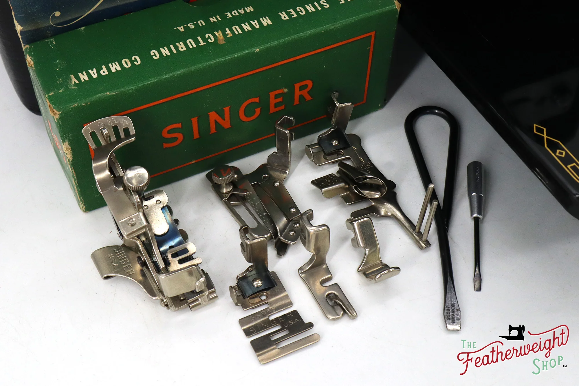 Singer Featherweight 221 Sewing Machine, AM660*** - 1957 - Image 17