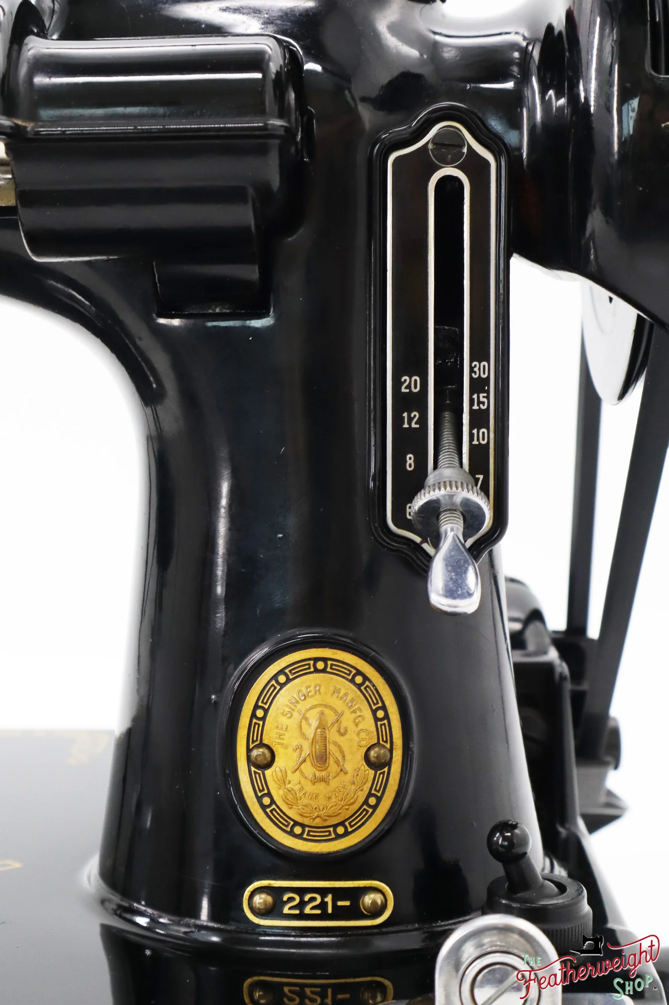 Singer Featherweight 221 Sewing Machine, AM673*** - 1957 - Image 15