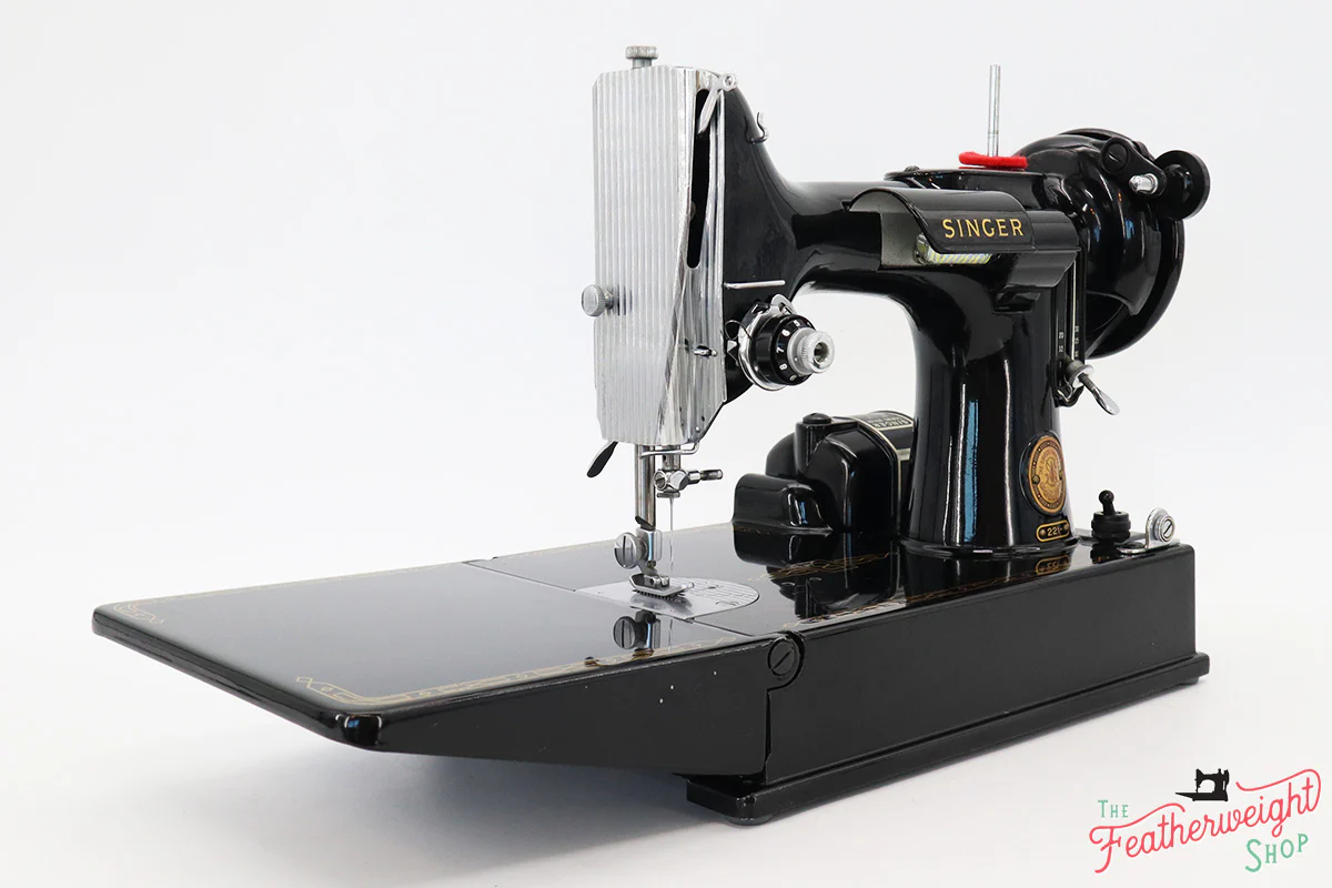 Singer Featherweight 221 Sewing Machine, AM688*** - Image 3