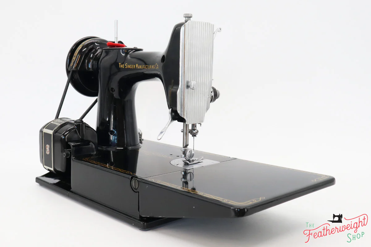 Singer Featherweight 221 Sewing Machine, AM688*** - Image 6