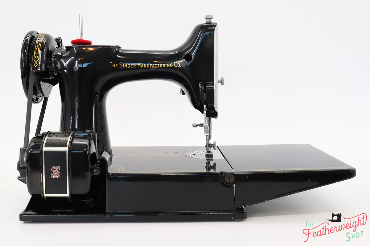 Singer Featherweight 221 Sewing Machine, AM688*** - Image 7