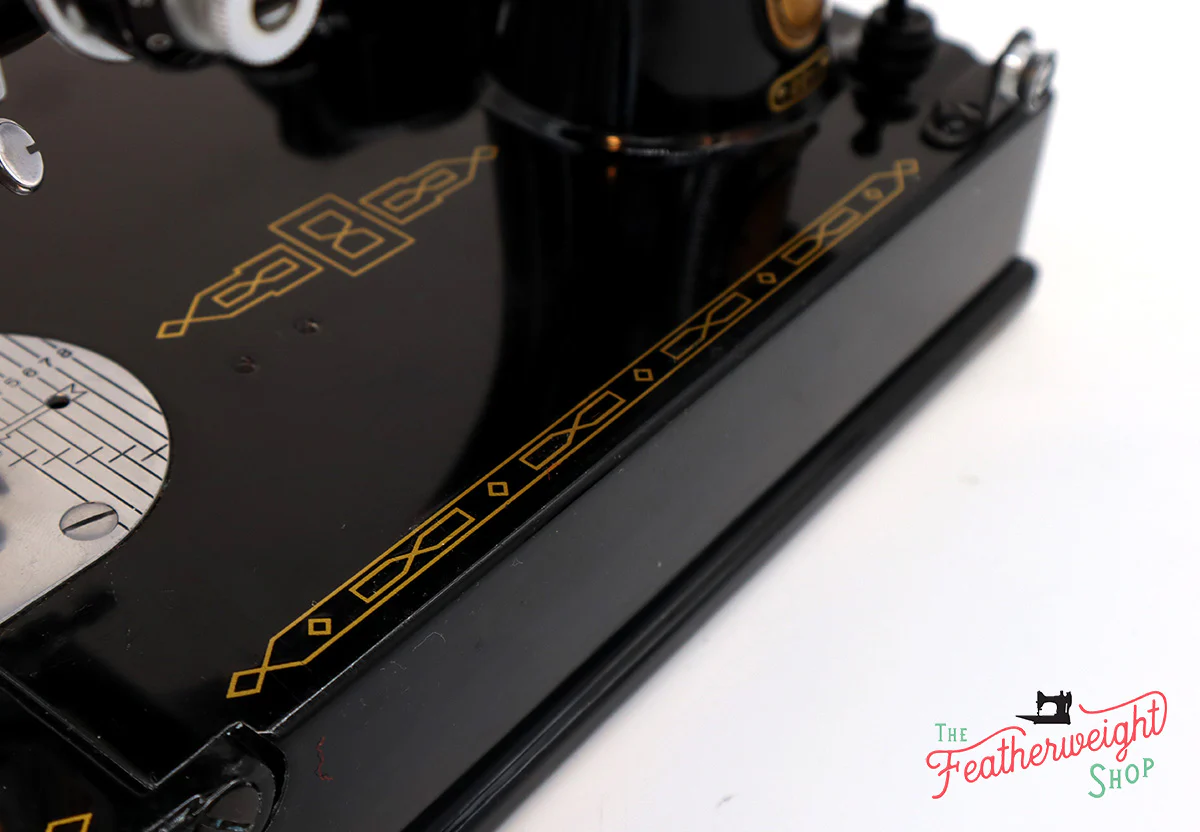 Singer Featherweight 221 Sewing Machine, AM693*** - Image 11