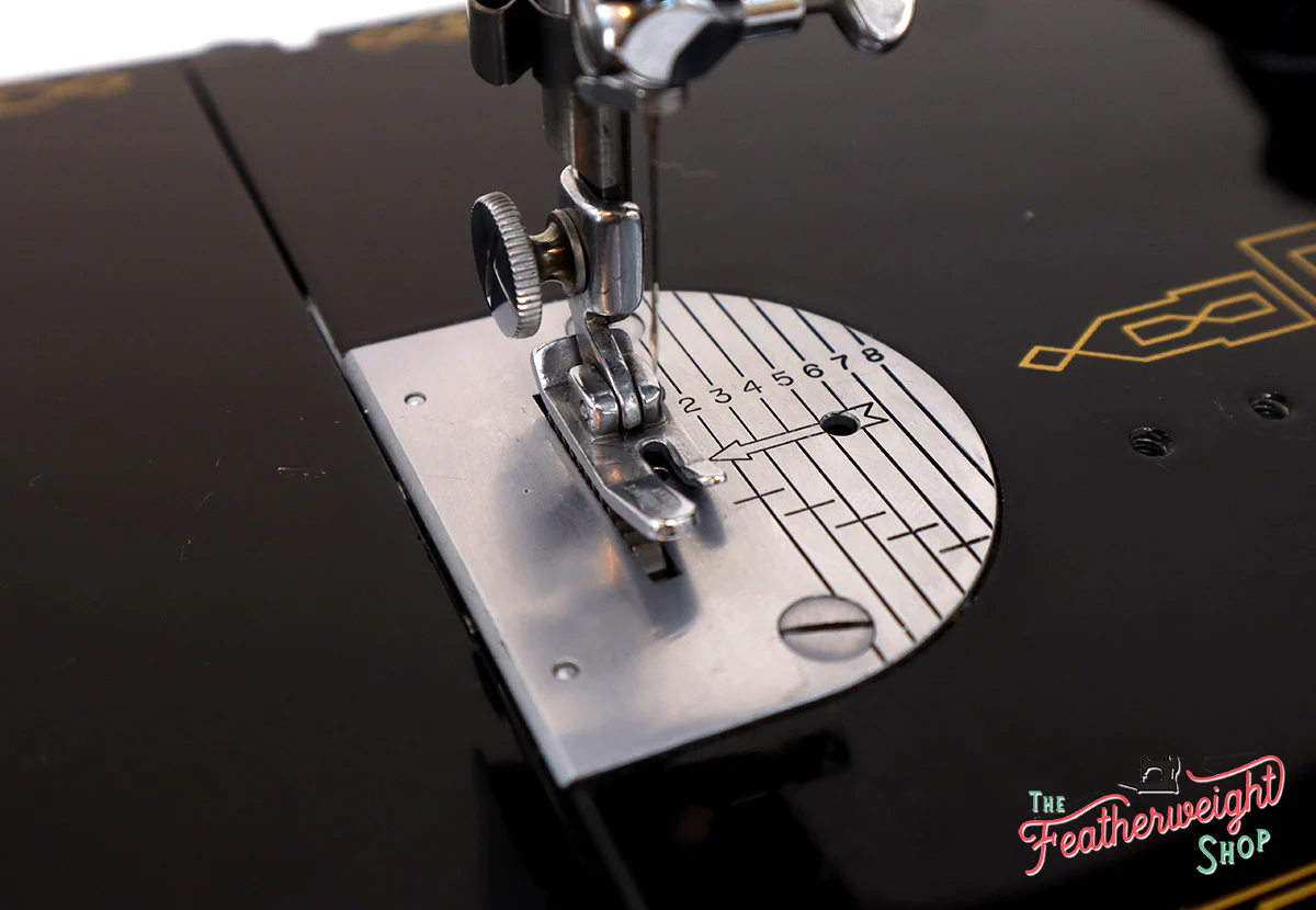 Singer Featherweight 221 Sewing Machine, AM693*** - Image 15