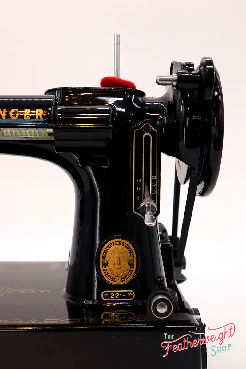 Singer Featherweight 221 Sewing Machine, AM693*** - Image 18