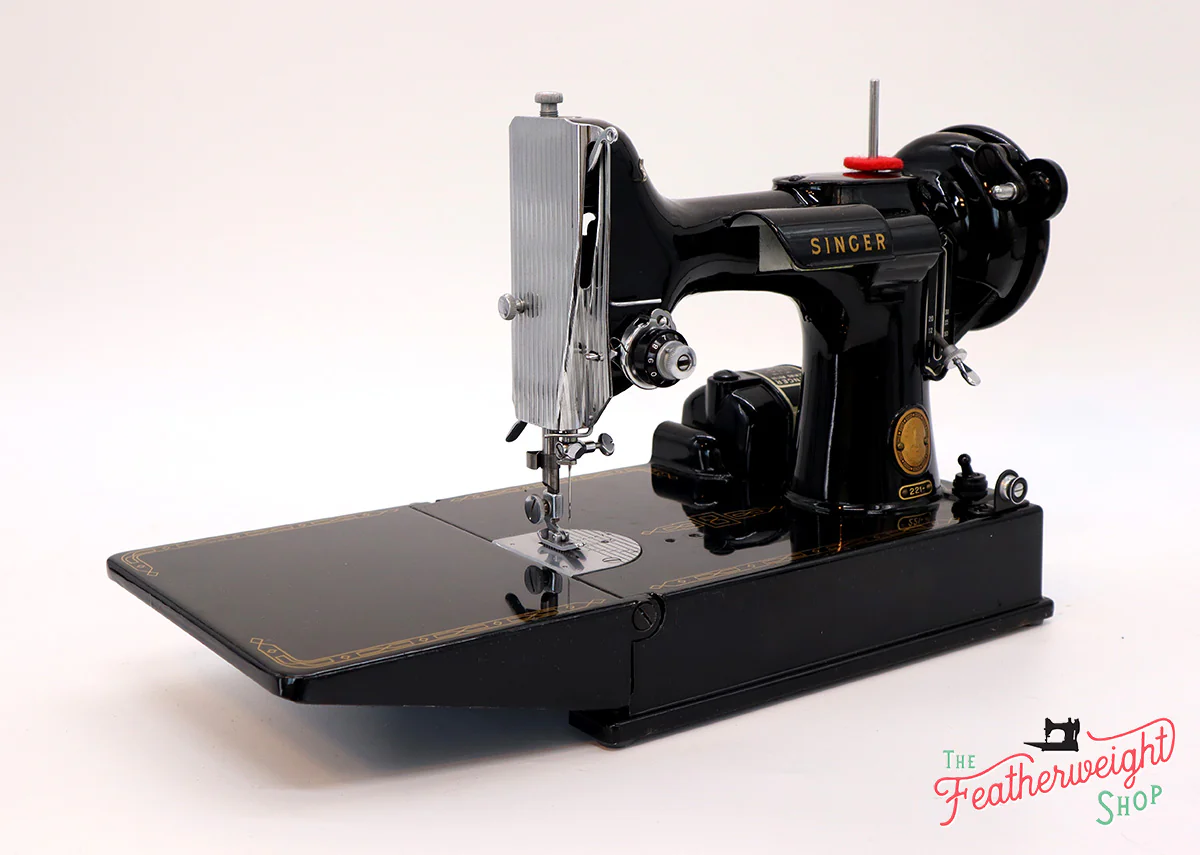 Singer Featherweight 221 Sewing Machine, AM693*** - Image 4